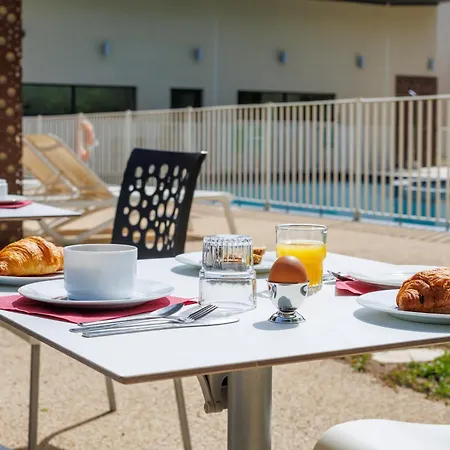 아파트호텔 Residhotel Pont Du Gard