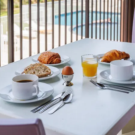 Residhotel Pont Du Gard 3*