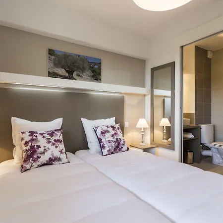 아파트호텔 Residhotel Pont Du Gard
