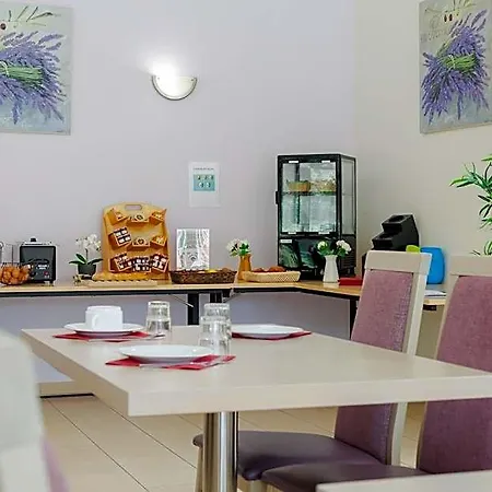 Residhotel Pont Du Gard Aparthotel
