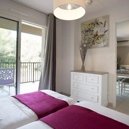 아파트호텔 Residhotel Pont Du Gard
