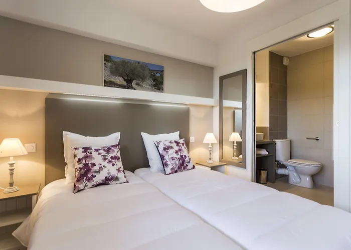 Hotel apartamentowy Residhotel Pont Du Gard