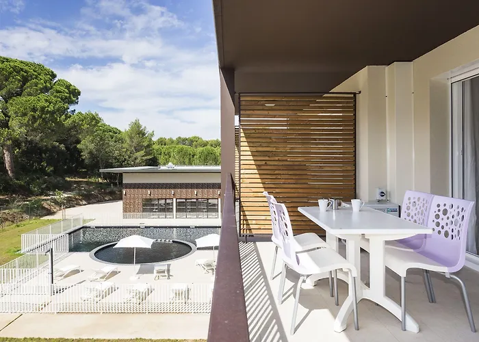 Hotel apartamentowy Residhotel Pont Du Gard